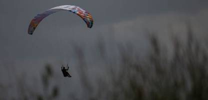 Österreich: Kleinflugzeug zerfetzt Gleitschirm – Pilotin nur leicht verletzt