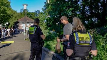Attacke am Bahnhof Sternschanze: Mann mit abgebrochener Flasche schwer verletzt