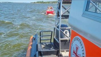 Was hängt denn da? Seenotretter nehmen auf der Schlei ein Auto an den Haken