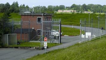 Gewalttat in Hamburger Jugendgefängnis: Zwei Justizbeamte nach Angriff in Klinik