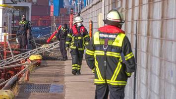 großeinsatz im hamburger hafen: acht schwerverletzte bei brand auf frachtschiff
