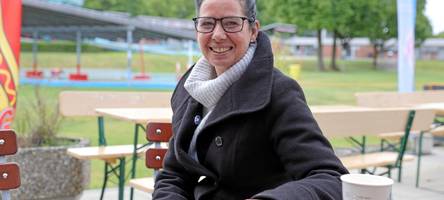 die ganze familie packt mit an: diese frau bewirtet künftig die gäste im augsburger familienbad