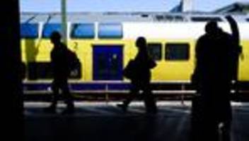 Niedersachsen: Bahnstrecke zwischen Hamburg und Bremen nach Brand gesperrt