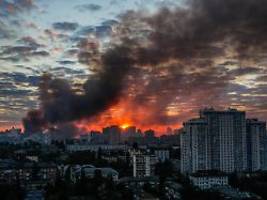 Neue Angriffswelle auf Kiew?: Russland warnt abermals Diplomaten - Albanien meldet Residenztreffer