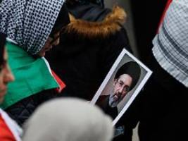 Teheran dementiert Spekulationen: Chamenei soll nur oberflächlich verletzt sein
