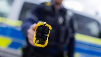 24-Jähriger greift Bruder mit Steakmesser an und wird getasert