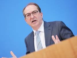 bundespolitik: dobrindt ist skeptisch bei social-media-verbot für kinder