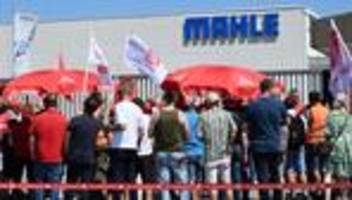 Autozulieferer: Mahle-Beschäftigte treten in unbefristeten Streik