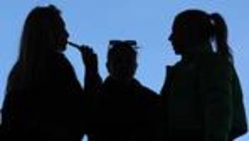 drogenaffinitätsstudie: mehr jugendliche rauchen und vapen