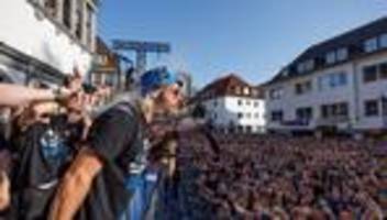 Relegation um die Bundesliga: Paderborner Aufstiegsparty: «Gefühlt 500 Mann in der Kabine»