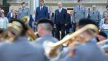 Sachsen-Anhalt: Haseloff verabschiedet – Bundeswehr spielt Lieblingssongs