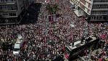 Türkische Opposition: Polizei geht mit Wasserwerfern und Tränengas gegen CHP-Demo vor