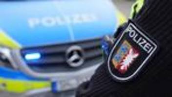 unfälle: motorradfahrer und radfahrer sterben bei unfall im norden