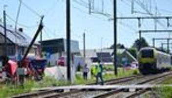 Unfälle: Schulbus in Belgien von Zug erfasst - vier Tote
