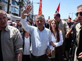 türkei: nach absetzung von chp-chef Özel: neue proteste in oppositionshochburg izmir
