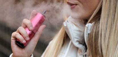 Rauchen bei Jugendlichen: Anteil der Mädchen steigt, Vapes beliebter