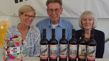 Mit eigenem Wein und Lied: KuKuHU in Henstedt-Ulzburg eröffnet