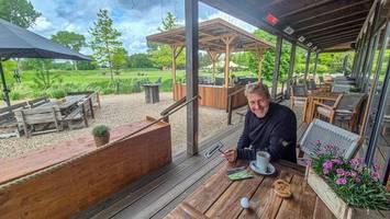 Familien und Fahrradfahrer entdecken die Golf Lounge als Ausflugsziel