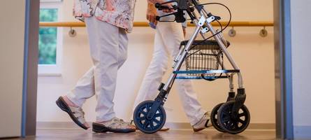 Pflegereform: Zahlen müssen die Jungen