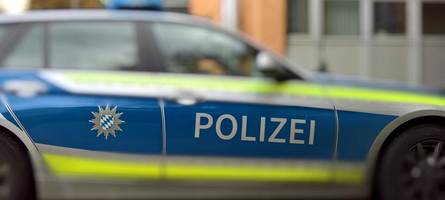 Mann wirft in Straßenbahn mit Flasche auf Kind