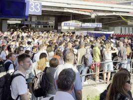 Baustellen und Sperren: Gefährliches Gedränge am Münchner Hauptbahnhof: Hunderte Reisende eingezwängt