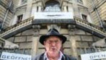 Kunstausstellung: Protest gegen eine Kunstausstellung in Dresden