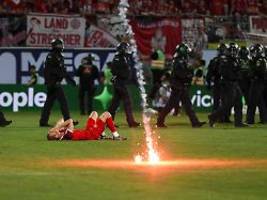fürther fan-wut: versager raus: fassungslos nach relegations-drama: rot-weiss essen weint