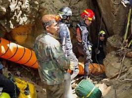 Hoffnung im Höhlendrama : Retter nähern sich eingeschlossenen Goldsuchern in Laos