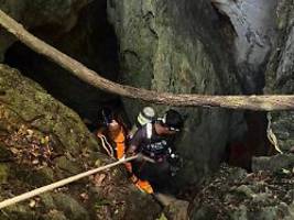 Zwei Vermisste in Laos: Fünf eingeschlossene Personen aus gefluteter Höhle gerettet