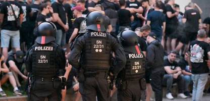 conference league: fans von crystal palace und rayo vallecano greifen sich in leipzig an