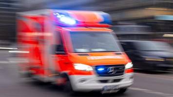 Frau (45) baut Unfall unter Einfluss von Medikamenten – schwer verletzt