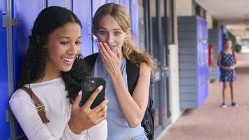 jede pause online: exzessives china-shopping auf dem schulhof
