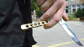 Regionalzug nach Hamburg: Unbekannter mit Messer bedroht Bahnmitarbeiter