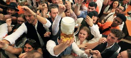Verbote auf der Wiesn? So geht München heuer mit umstrittenen Liedern in Bierzelten um