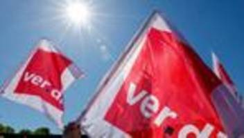 Sozialkosten: Protestaktion gegen Krankenkassenreform - Fahimi an Charité