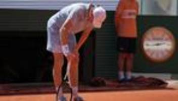 Tennis: Der Körper streikt: Dramatisches Sinner-Aus in Paris