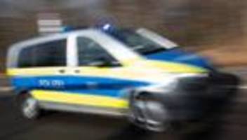 Unfälle: Fahrschulauto überschlägt sich und landet auf dem Dach