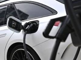 Umsteigerquote hoch wie nie: Aussicht auf Förderung löst Run auf E-Autos aus