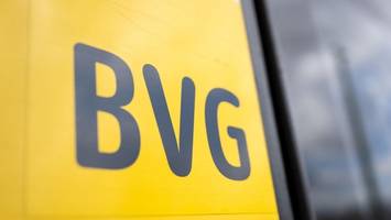 „Kein guter Look“: Kritik an Werbung in BVG-Wagen