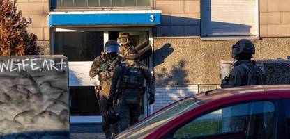 gelsenkirchen: razzia im rocker-milieu – verdacht auf drogen- und waffenhandel