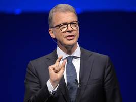 Deutsche Bank: Investoren fordern Kostendisziplin und kritisieren Bezüge