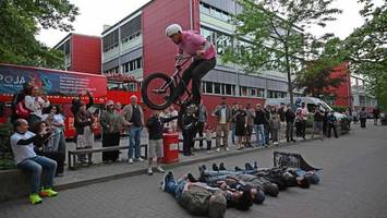 olympja-blockparty im phoenix-viertel lockt vor allem jugendliche an