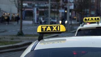 Schüsse auf Taxi auf St. Pauli: Polizisten finden Einschussloch am Auto