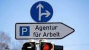 arbeitsmarkt in bayern: die arbeitslosigkeit geht leicht zurück