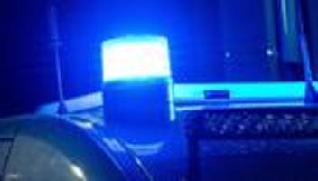notruf: mann mit mutmaßlicher waffe in zug löst polizeieinsatz aus