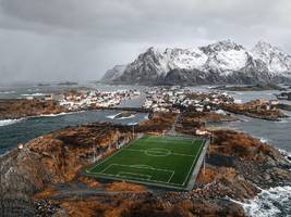 reisebücher: faszinierende fußballstätten rund um den globus
