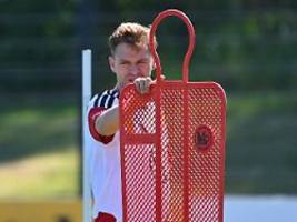 dafür zahlt er die würstchen: kimmich versteht das alles mit neuer überhaupt nicht