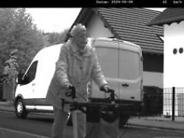 Echtes Kultfoto: Seniorin gerät mit Rollator in Radarfalle