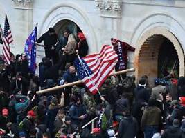 Schmiergeld für Getreue?: Gericht blockiert Milliardenfonds für Trump-Anhänger