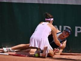 Wut und Schmerz bei French Open: Tennisprofi muss für Unfall mit Werbeaufsteller teuer bezahlen
